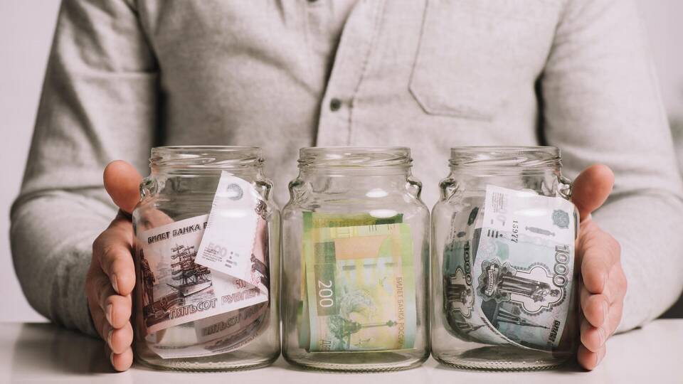 Что делать с валютой: продавать или держать