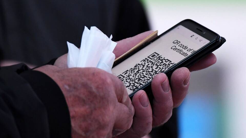 Как найти QR-код на телефоне