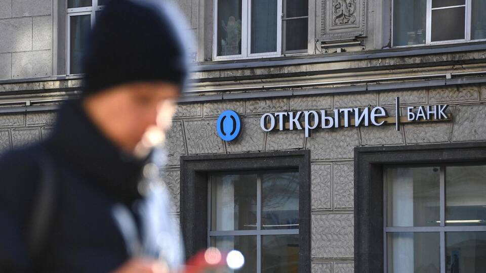 Как заблокировать дебетовую карту