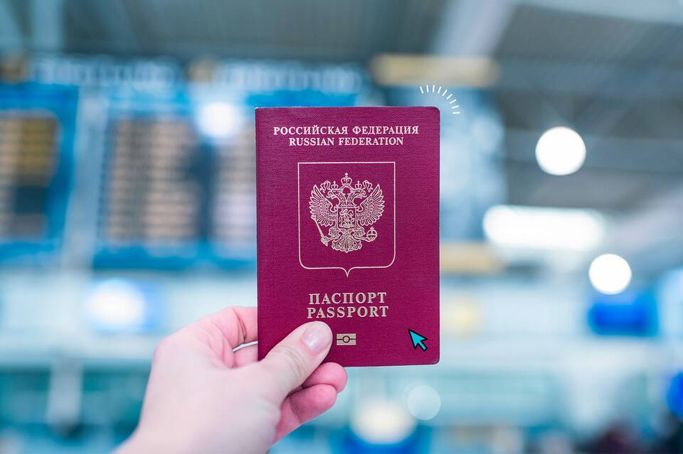 Оплатил госпошлину за загранпаспорт: что делать дальше