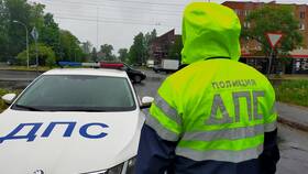 Как сотрудники ГИБДД останавливают автомобиль в Благо